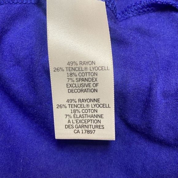 Banana Republic T-shirt - Picture 2 of 5